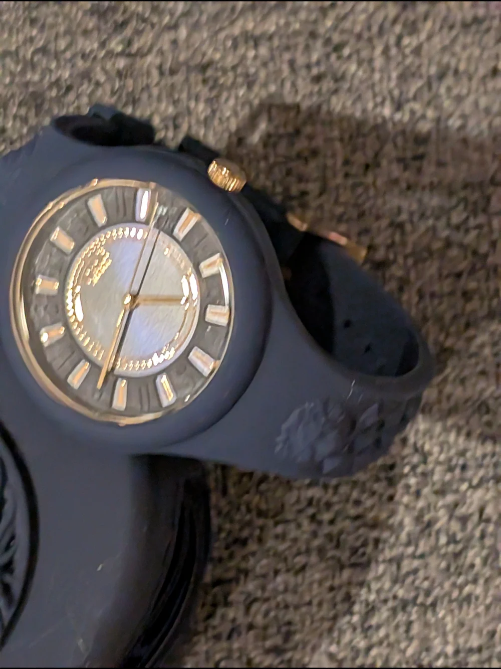 Versus Versace sleek round